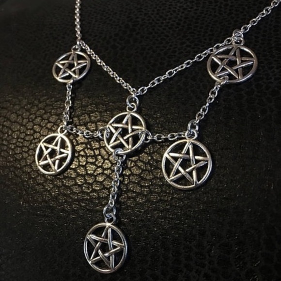 ❌SOLD❌Silver toned pentagram necklace - Picture 3 of 6